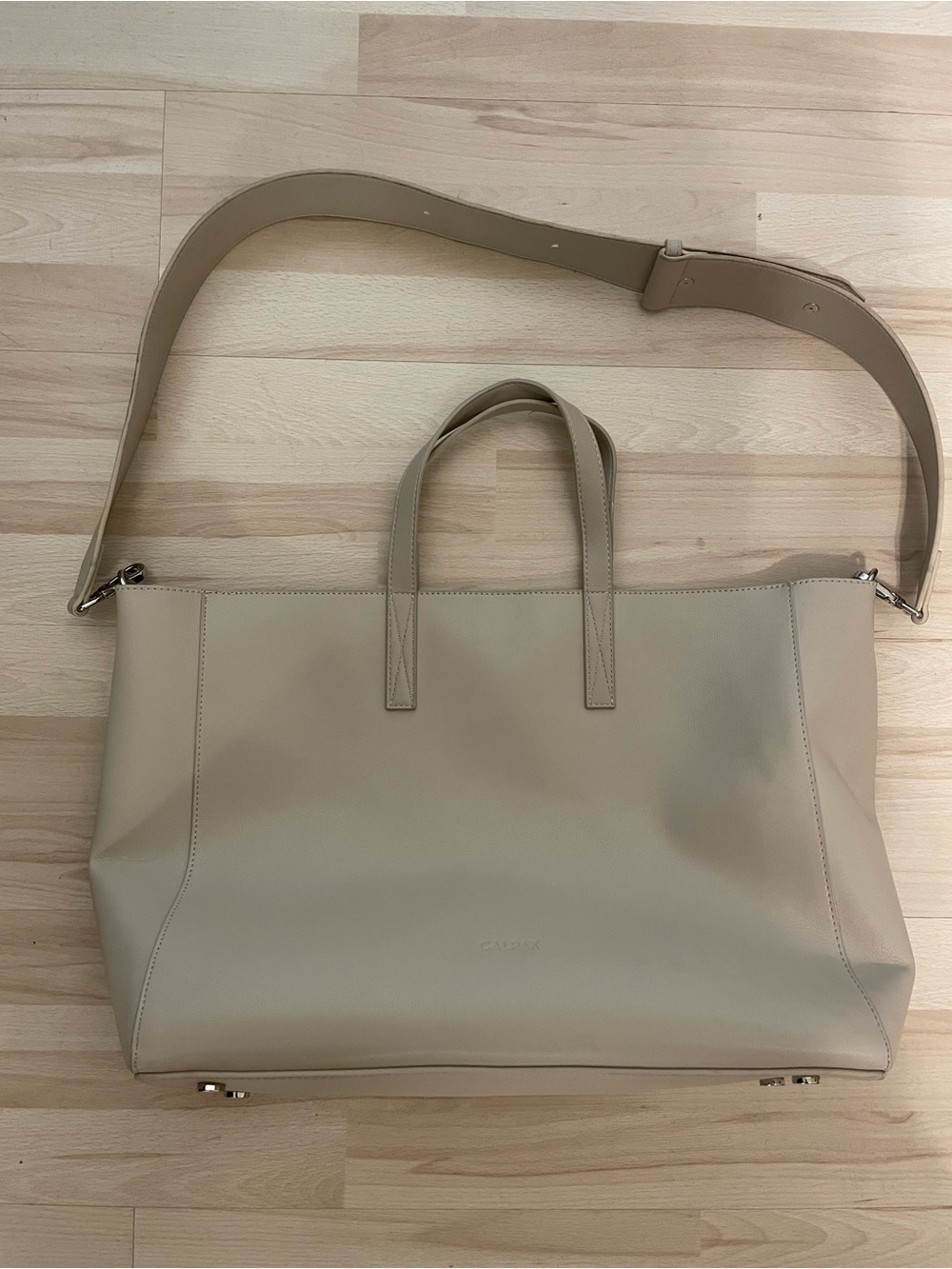 GREAT Condition Calpak Haven Laptop Tote in Beige / Light Tan / Cream!